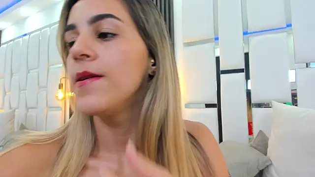 Snapshot of _iris1_ chatting on March 2025 08:40:01 PM  iris1  online show from March 2025 08:40:01 PM