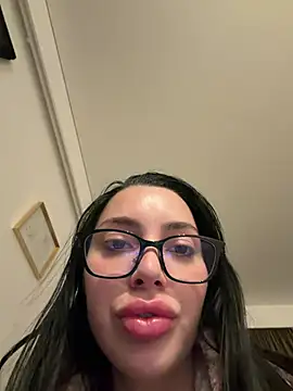 Snapshot of Mia_Splash chatting on February 2026 10:19:01 PM Mia Splash online show from February 2026 10:19:01 PM