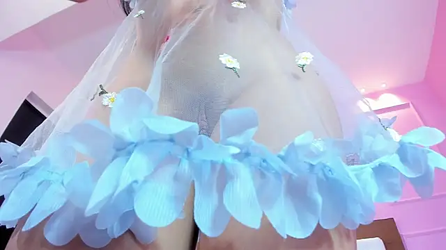 SOPHIATRISTA online show from November 2025 12:38:02 PM