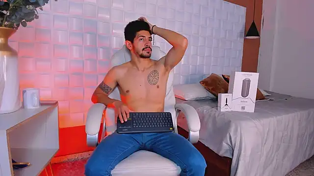 AlejandroStormm online show from February 2025 09:05:02 PM