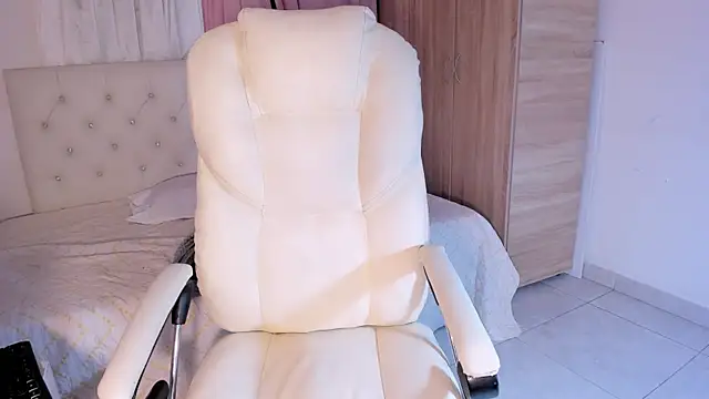 Emma lorense22 online show from October 2025 07:12:02 PM