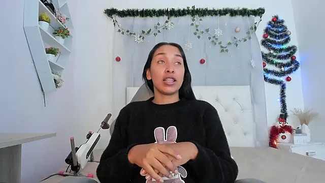 Emma lorense22 online show from December 2025 07:07:01 PM