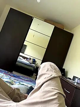 mikekmi21 online show from December 2025 11:25:02 AM