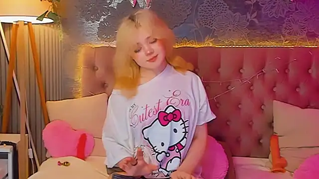 Snapshot of EmilyAngells chatting on April 2026 06:16:02 AM EmilyAngells online show from April 2026 06:16:02 AM