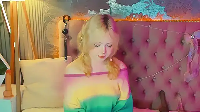 Snapshot of EmilyAngells chatting on July 2026 06:58:02 AM EmilyAngells online show from July 2026 06:58:02 AM