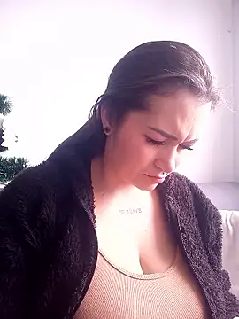 Luna kitty online show from January 2026 01:02:02 PM