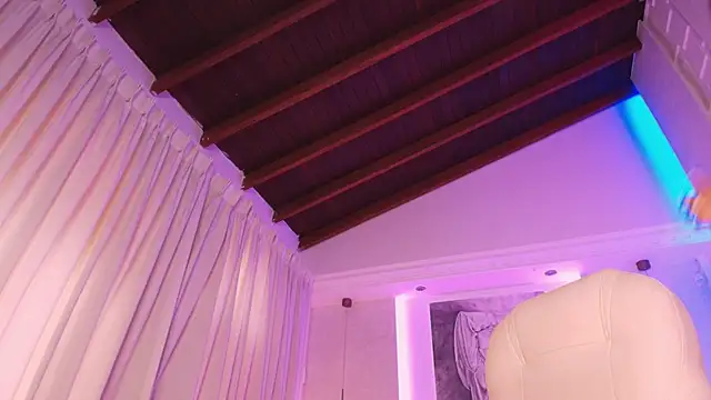 hannah thomson  online show from March 2025 10:34:02 PM