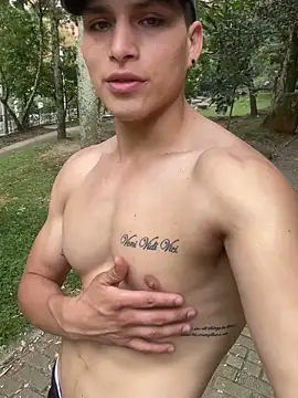 Snapshot of MaxxxSteil chatting on March 2025 08:23:02 PM MaxxxSteil online show from March 2025 08:23:02 PM