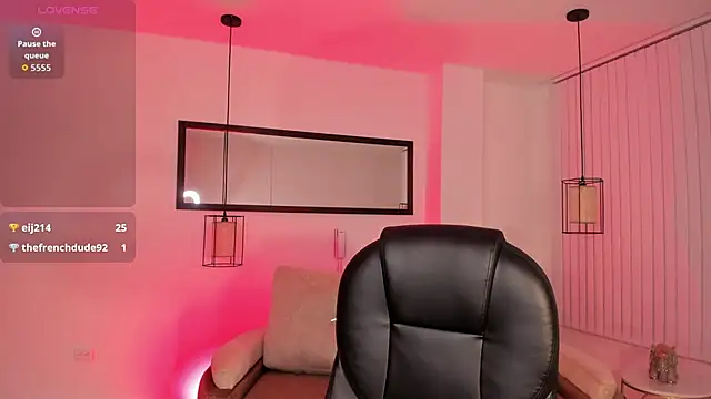 Snapshot of Ivyy_Moon_ chatting on February 2026 12:11:01 AM Ivyy Moon online show from February 2026 12:11:01 AM