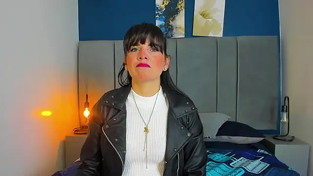 laura hotties online show from November 2025 12:49:02 PM