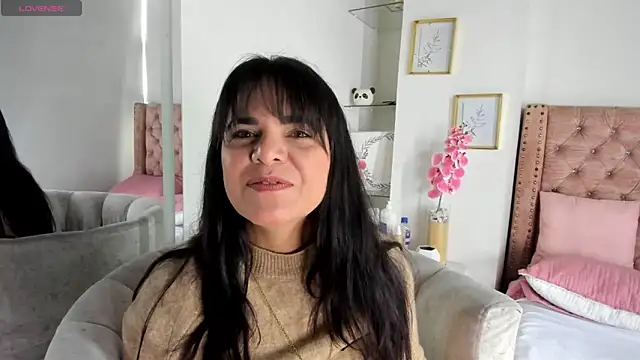 Snapshot of laura_hotties chatting on June 2026 02:11:01 PM laura hotties online show from June 2026 02:11:01 PM