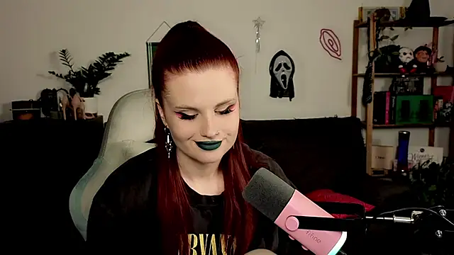 Della Ideal online show from December 2025 06:15:01 PM