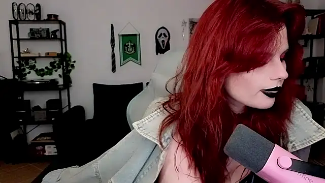 Snapshot of Della_Ideal chatting on May 2026 05:51:01 PM Della Ideal online show from May 2026 05:51:01 PM