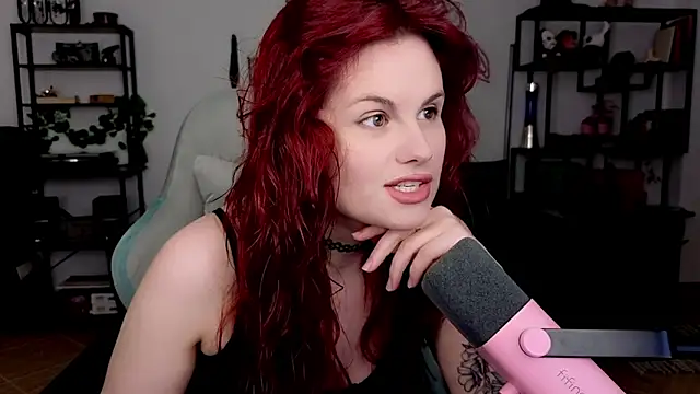 Snapshot of Della_Ideal chatting on May 2026 06:16:02 PM Della Ideal online show from May 2026 06:16:02 PM