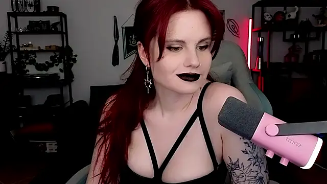 Snapshot of Della_Ideal chatting on May 2026 06:09:01 PM Della Ideal online show from May 2026 06:09:01 PM