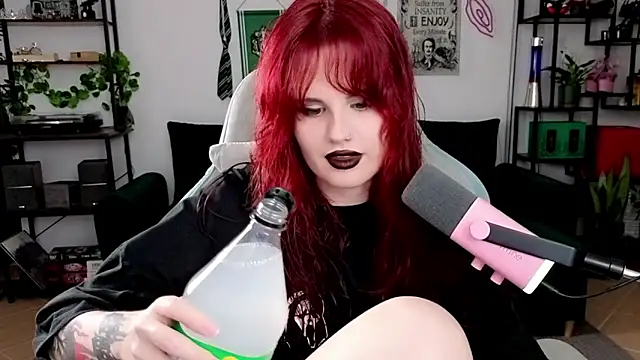 Snapshot of Della_Ideal chatting on June 2026 05:40:02 PM Della Ideal online show from June 2026 05:40:02 PM