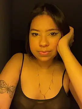 Snapshot of KiaraCut chatting on March 2026 01:55:01 AM KiaraCut online show from March 2026 01:55:01 AM