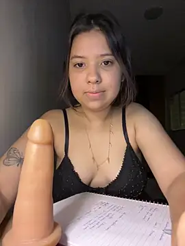 Snapshot of KiaraCut chatting on March 2026 01:05:01 AM KiaraCut online show from March 2026 01:05:01 AM