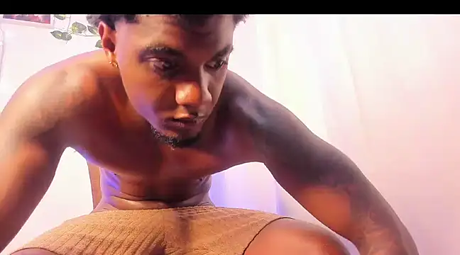 Snapshot of LOGAN_DRAKE chatting on March 2025 02:04:01 AM LOGAN DRAKE online show from March 2025 02:04:01 AM