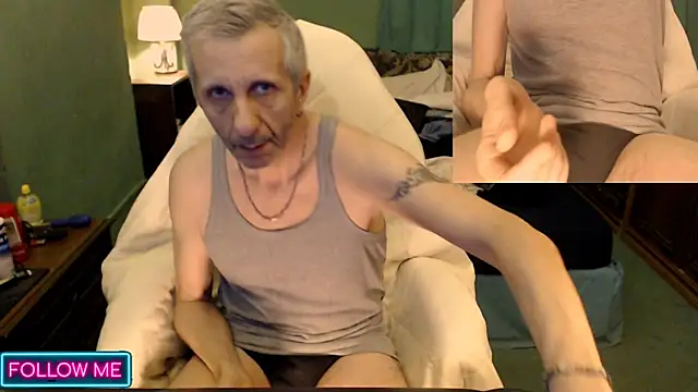 Snapshot of maxdaddy690 chatting on December 2024 11:51:01 PM maxdaddy690 online show from December 2024 11:51:01 PM