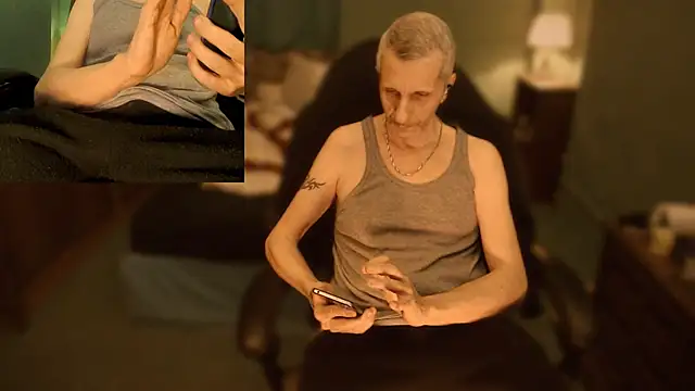 Snapshot of maxdaddy690 chatting on December 2024 08:18:01 PM maxdaddy690 online show from December 2024 08:18:01 PM