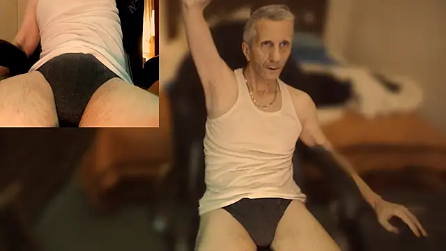 Snapshot of maxdaddy690 chatting on January 2025 09:26:01 PM maxdaddy690 online show from January 2025 09:26:01 PM