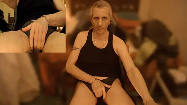 Snapshot of maxdaddy690 chatting on January 2025 11:22:02 PM maxdaddy690 online show from January 2025 11:22:02 PM