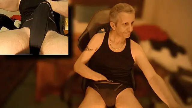 Snapshot of maxdaddy690 chatting on February 2025 09:13:02 PM maxdaddy690 online show from February 2025 09:13:02 PM