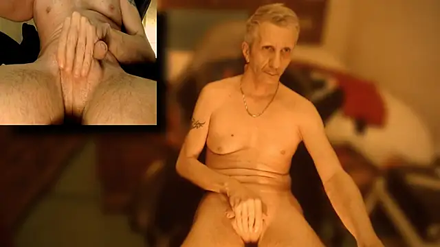 Snapshot of maxdaddy690 chatting on February 2025 10:39:02 PM maxdaddy690 online show from February 2025 10:39:02 PM