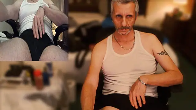 Snapshot of maxdaddy690 chatting on September 2025 08:31:01 PM maxdaddy690 online show from September 2025 08:31:01 PM