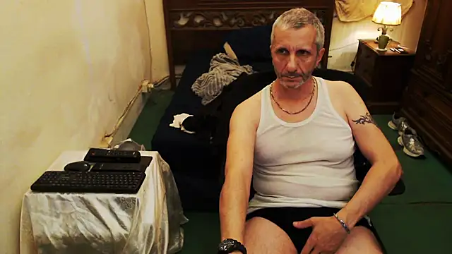 Snapshot of maxdaddy690 chatting on October 2025 08:51:02 PM maxdaddy690 online show from October 2025 08:51:02 PM