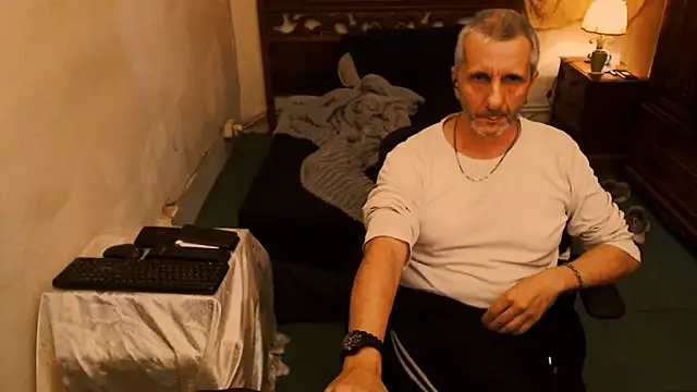 Snapshot of maxdaddy690 chatting on October 2025 09:12:02 PM maxdaddy690 online show from October 2025 09:12:02 PM