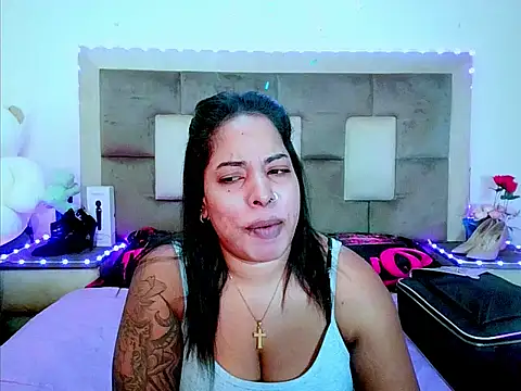 Snapshot of indiantopaz694u chatting on June 2026 04:39:02 AM indiantopaz694u online show from June 2026 04:39:02 AM