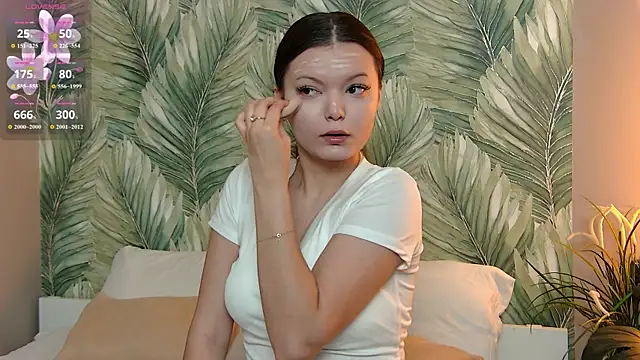 Snapshot of AsterQuinn chatting on July 2026 03:42:01 AM AsterQuinn online show from July 2026 03:42:01 AM