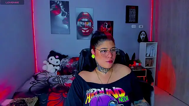 Snapshot of Veronika_metal chatting on November 2025 08:25:02 AM Veronika metal online show from November 2025 08:25:02 AM