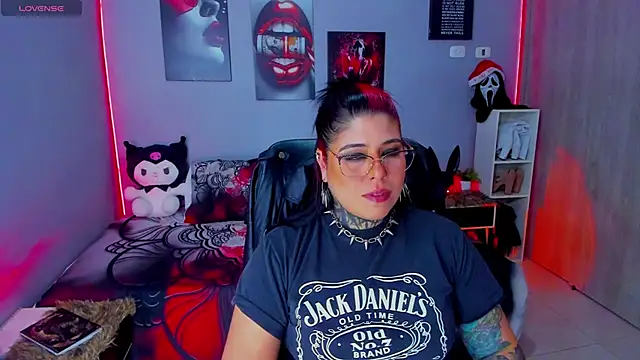 Snapshot of Veronika_metal chatting on November 2025 07:34:02 PM Veronika metal online show from November 2025 07:34:02 PM