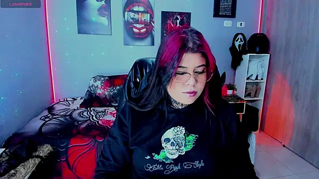 Snapshot of Veronika_metal chatting on January 2026 01:10:02 AM Veronika metal online show from January 2026 01:10:02 AM