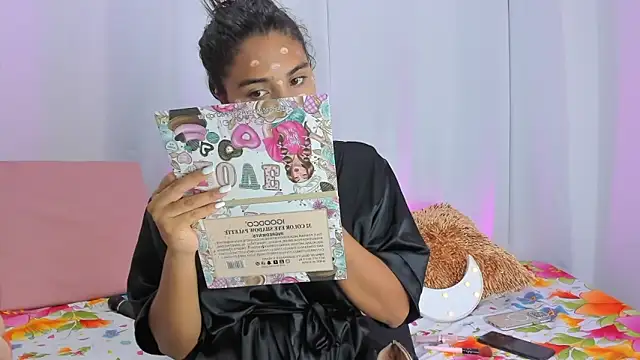 Melodymoore  online show from April 2026 11:21:03 PM