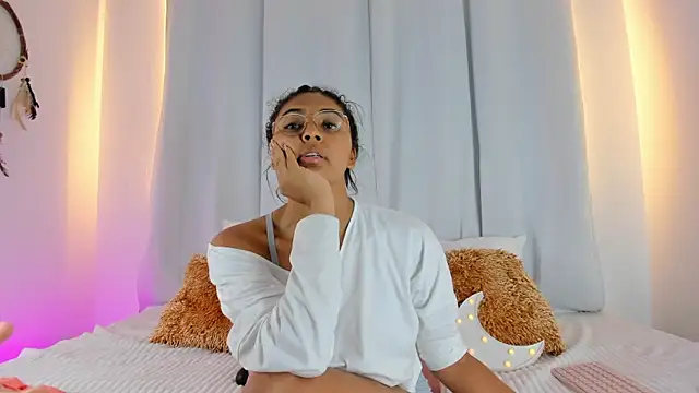 Melodymoore  online show from June 2026 07:35:02 AM