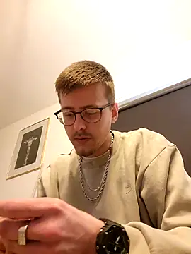 luckyluuk25 online show from March 2026 10:39:01 PM