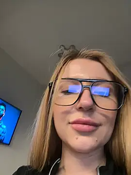 Snapshot of EvaBrooklyn chatting on February 2025 04:20:02 PM EvaBrooklyn online show from February 2025 04:20:02 PM