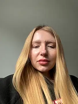 Snapshot of EvaBrooklyn chatting on March 2025 11:29:01 AM EvaBrooklyn online show from March 2025 11:29:01 AM