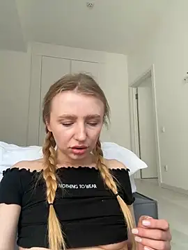 Snapshot of EvaBrooklyn chatting on March 2025 09:40:02 AM EvaBrooklyn online show from March 2025 09:40:02 AM