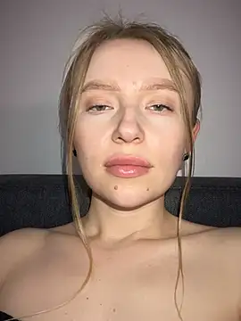 Snapshot of EvaBrooklyn chatting on March 2025 04:46:01 PM EvaBrooklyn online show from March 2025 04:46:01 PM