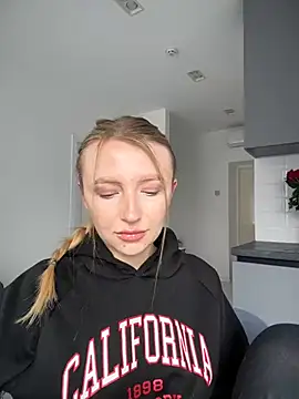 Snapshot of EvaBrooklyn chatting on March 2025 11:01:02 AM EvaBrooklyn online show from March 2025 11:01:02 AM