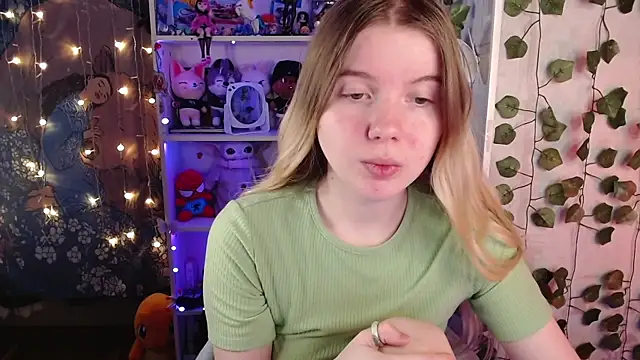 Strawberry juli online show from February 2025 02:09:02 AM