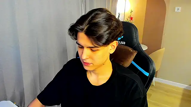 TravisRevas online show from December 2025 05:20:01 PM