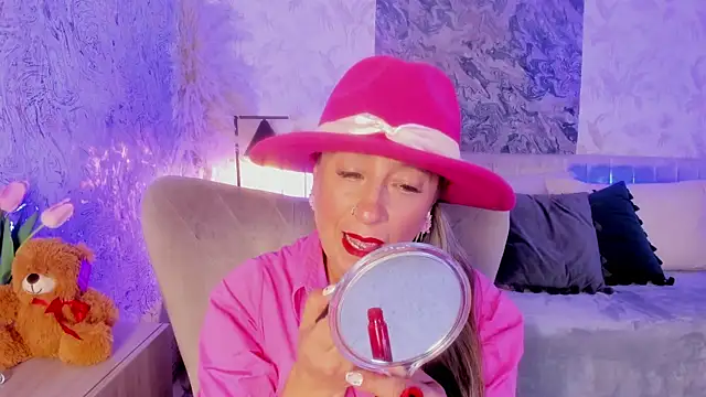 Liannaa  online show from October 2025 07:53:01 PM