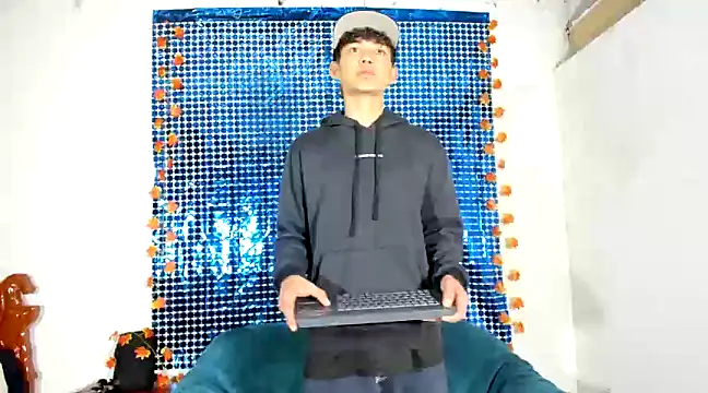 Snapshot of Maxxi_hot23 chatting on February 2025 01:43:01 AM Maxxi hot23 online show from February 2025 01:43:01 AM