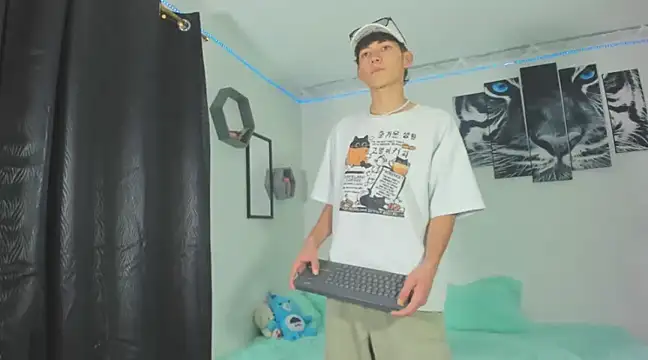 Snapshot of Maxxi_hot23 chatting on March 2025 01:43:01 AM Maxxi hot23 online show from March 2025 01:43:01 AM